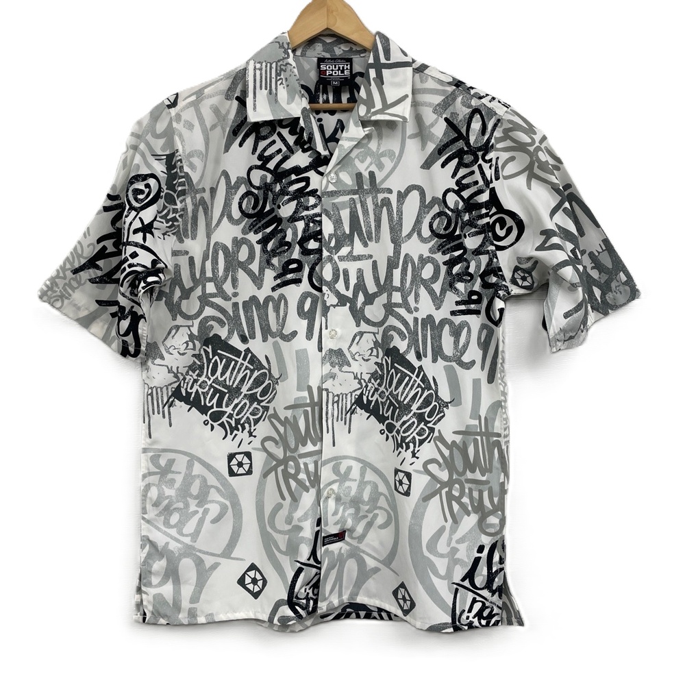 Southpole Graphic Graffiti White‎ Short Sleeve Button Shirt Size Medium Vtg y2k